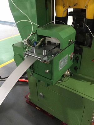 फर्श पर घुड़सवार कुंडल फीडिंग सिस्टम कुंडल मोटाई रेंज 0.3 मिमी से 6 मिमी तक का प्रबंधन करने के लिए बनाया गया उत्पादन लाइन स्वचालन में सुधार